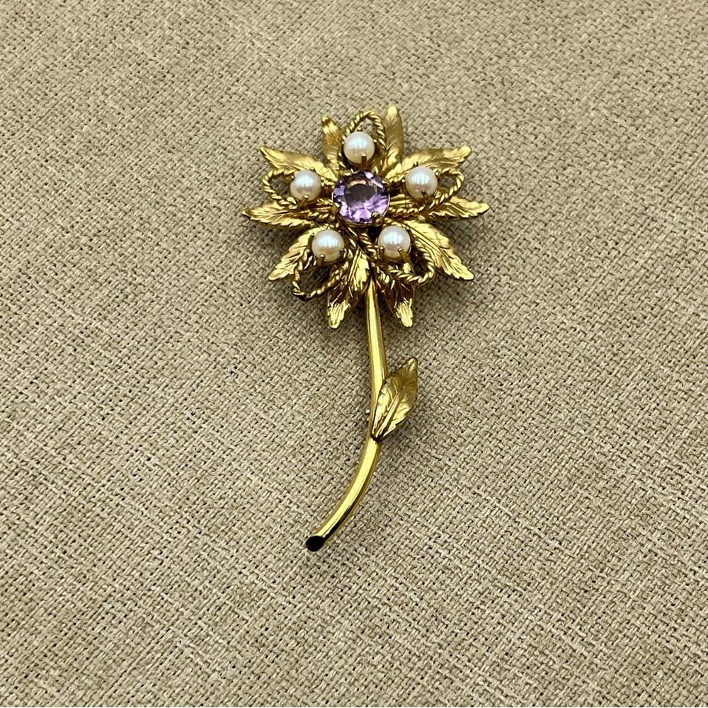 Woman’s 1/20-12k gold filled WINARD purple glass flower brooch